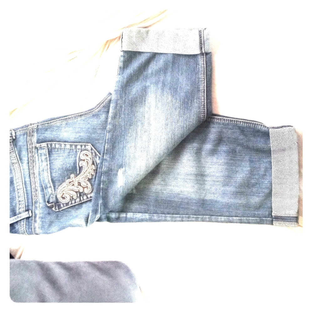 Candies Capris - Picture 2 of 4